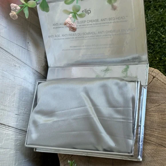 Slip Silver Silk Pillowcase SILVER QUEEN ZIPPERED PILLOWCASE new in packaging